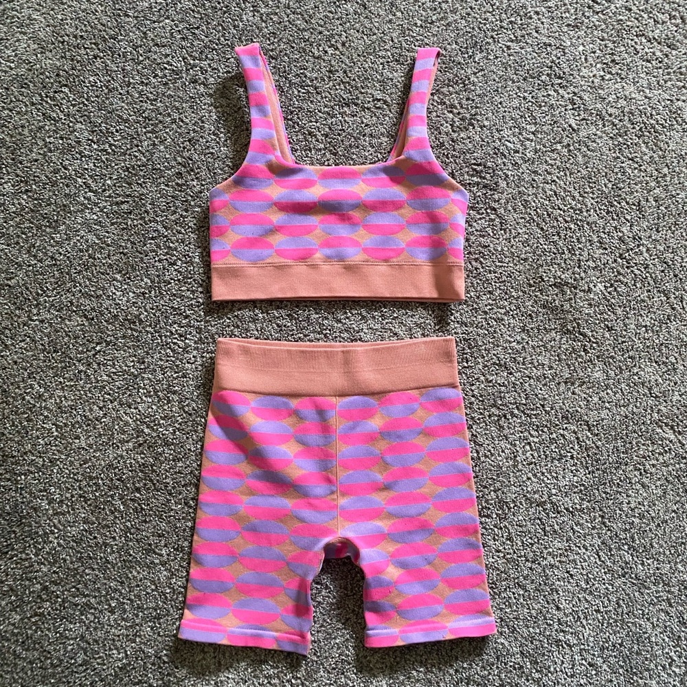 Fabletics Pink & Coral Patterned Seamless Bike Shorts Set